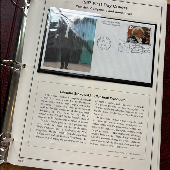 Extensive Stamp Collection includes binders - Picture 9 of 15